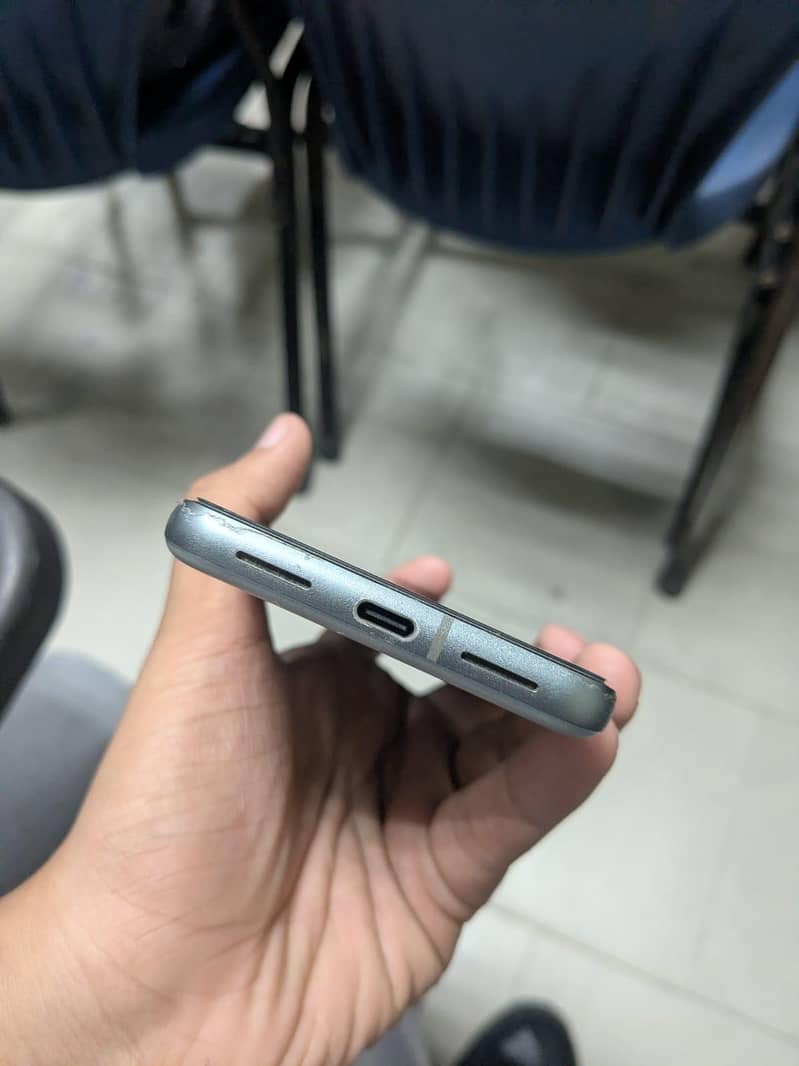 Google Pixel 8 4