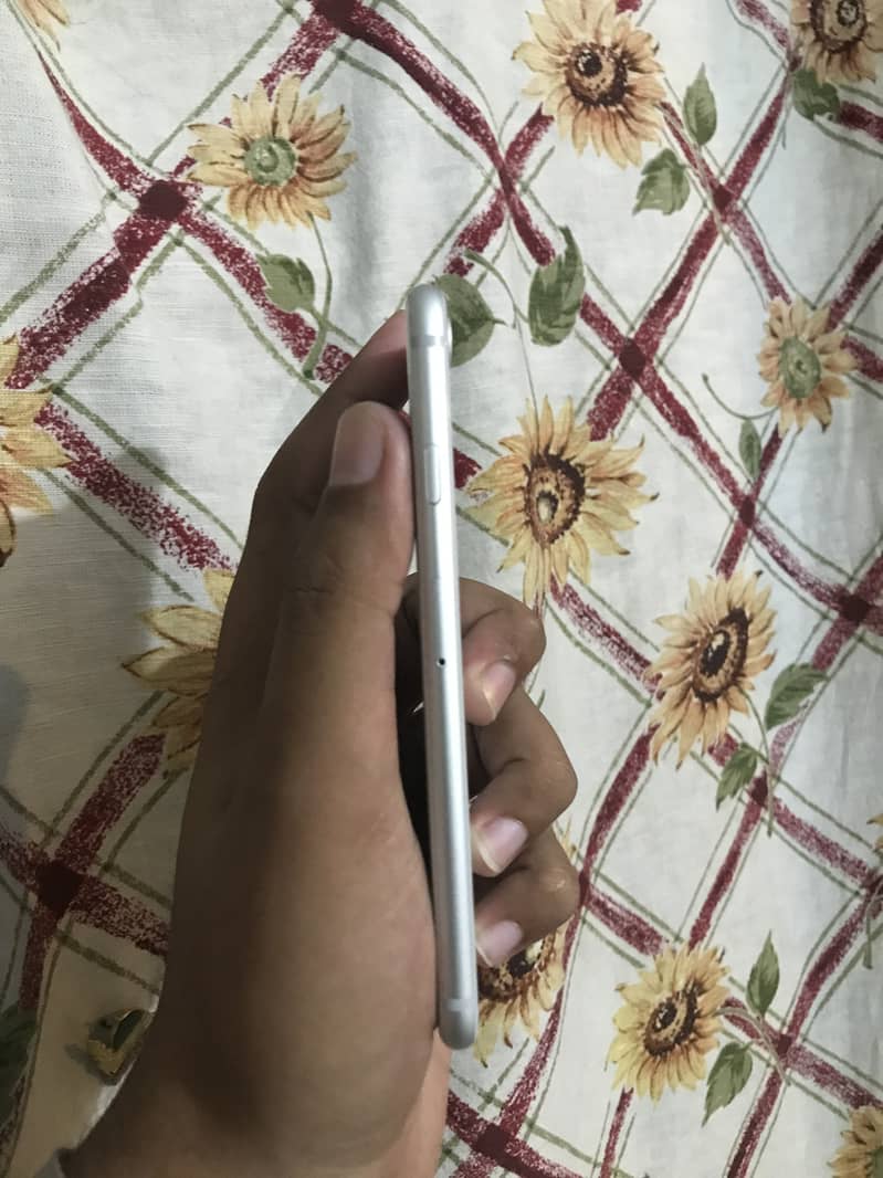 Apple iPhone 8 4