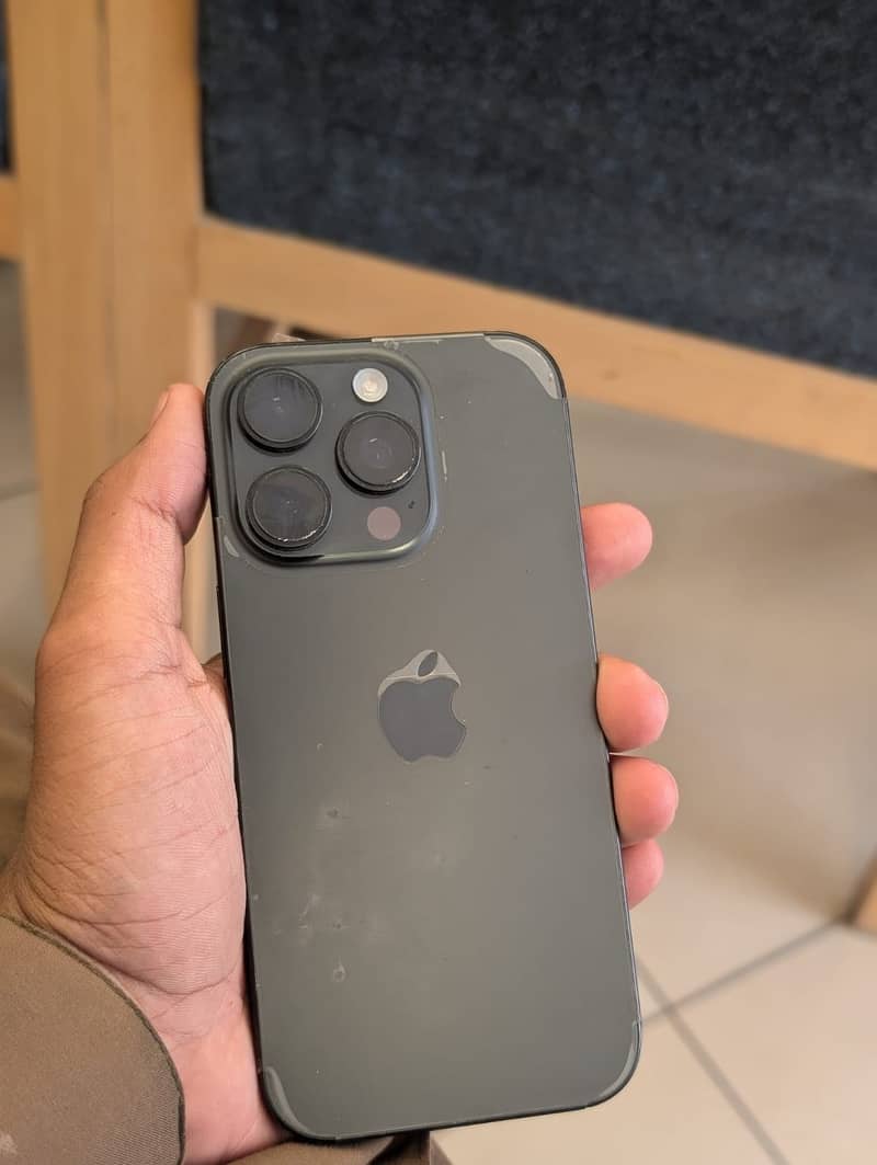 Apple iPhone 16 Pro 0