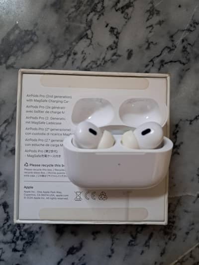 Airpoda 2nd generation available 10/10 condition
