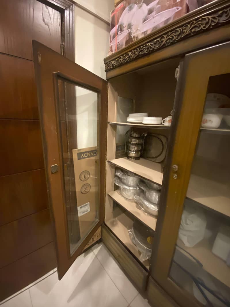 King size Bed / side Tables / Dressing Table / 6