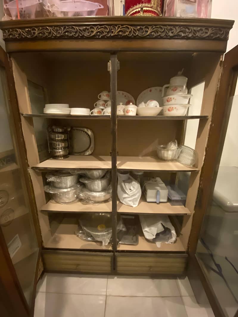 King size Bed / side Tables / Dressing Table / 7