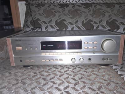 DENON AVR RESIVER 1200G IN MINT CONDITION.