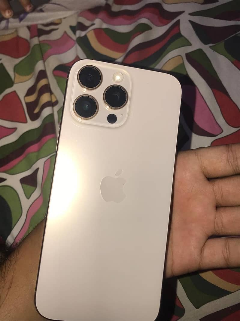 Apple iPhone 16 Pro Max 0