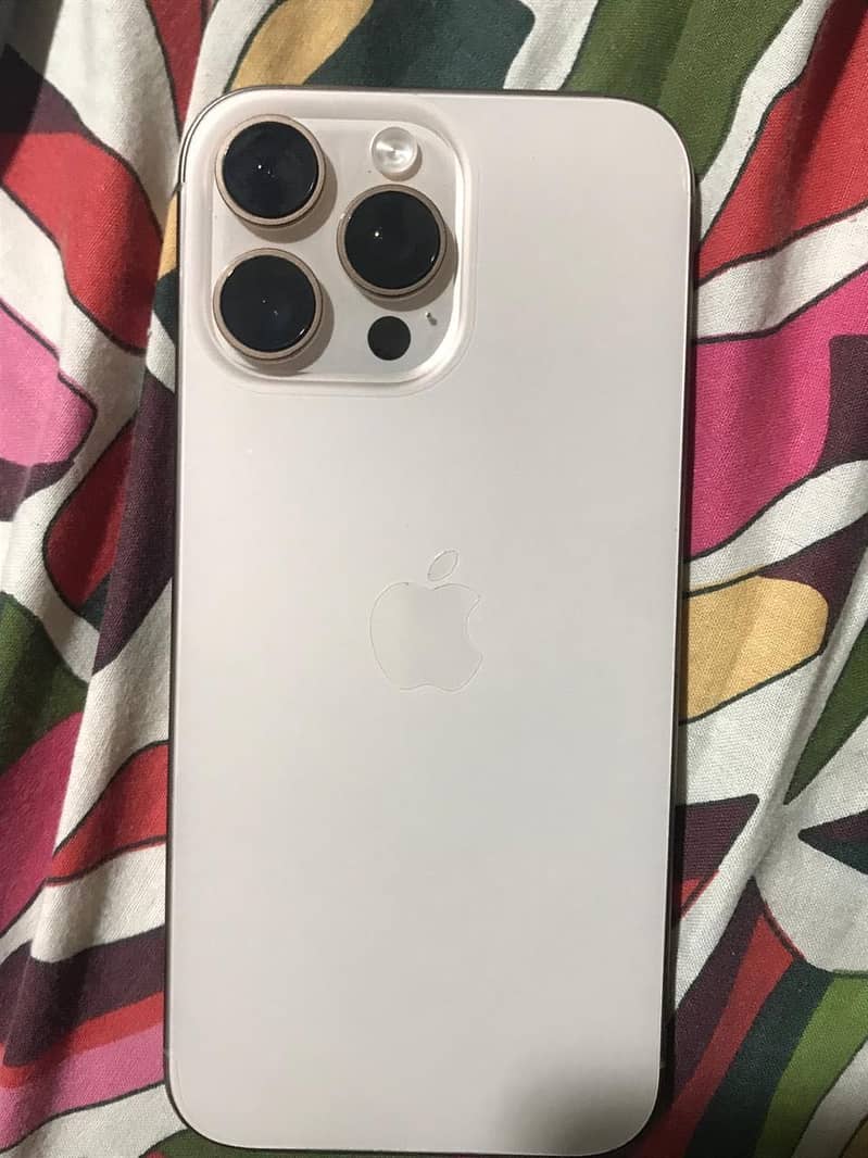 Apple iPhone 16 Pro Max 1