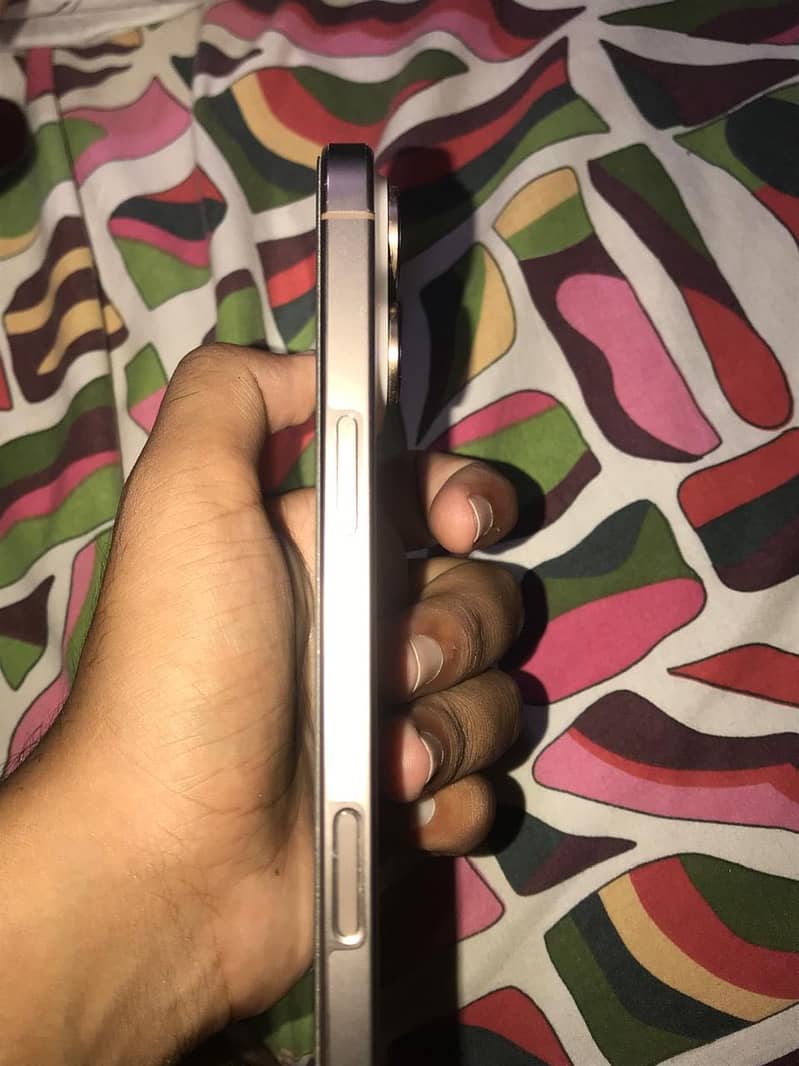 Apple iPhone 16 Pro Max 3