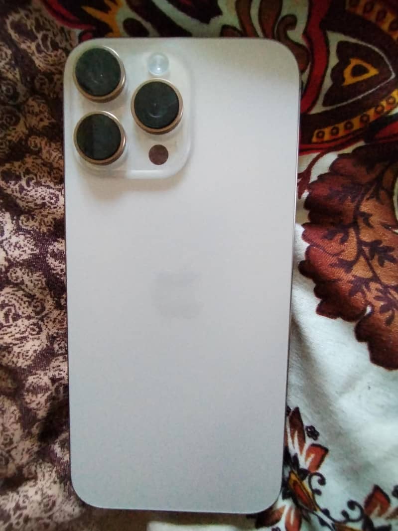 Apple iPhone 16 Pro Max 0