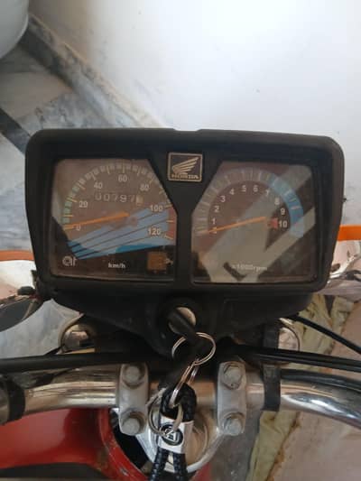 1st oner bike ha just ko same ay rata kare 03189805342