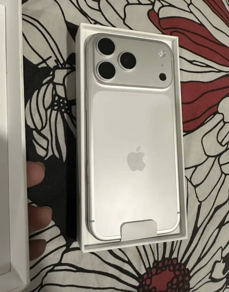 iPhone 17 Pro Max 1