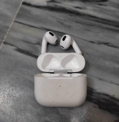 only right side earbud can work