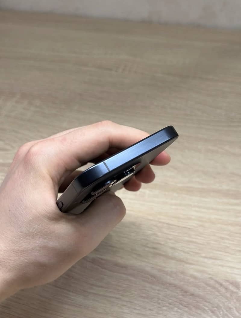 Apple iPhone 15 Pro 2