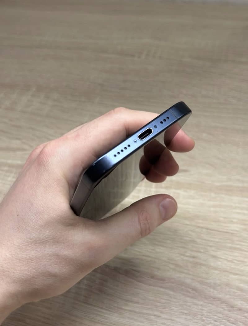 Apple iPhone 15 Pro 3