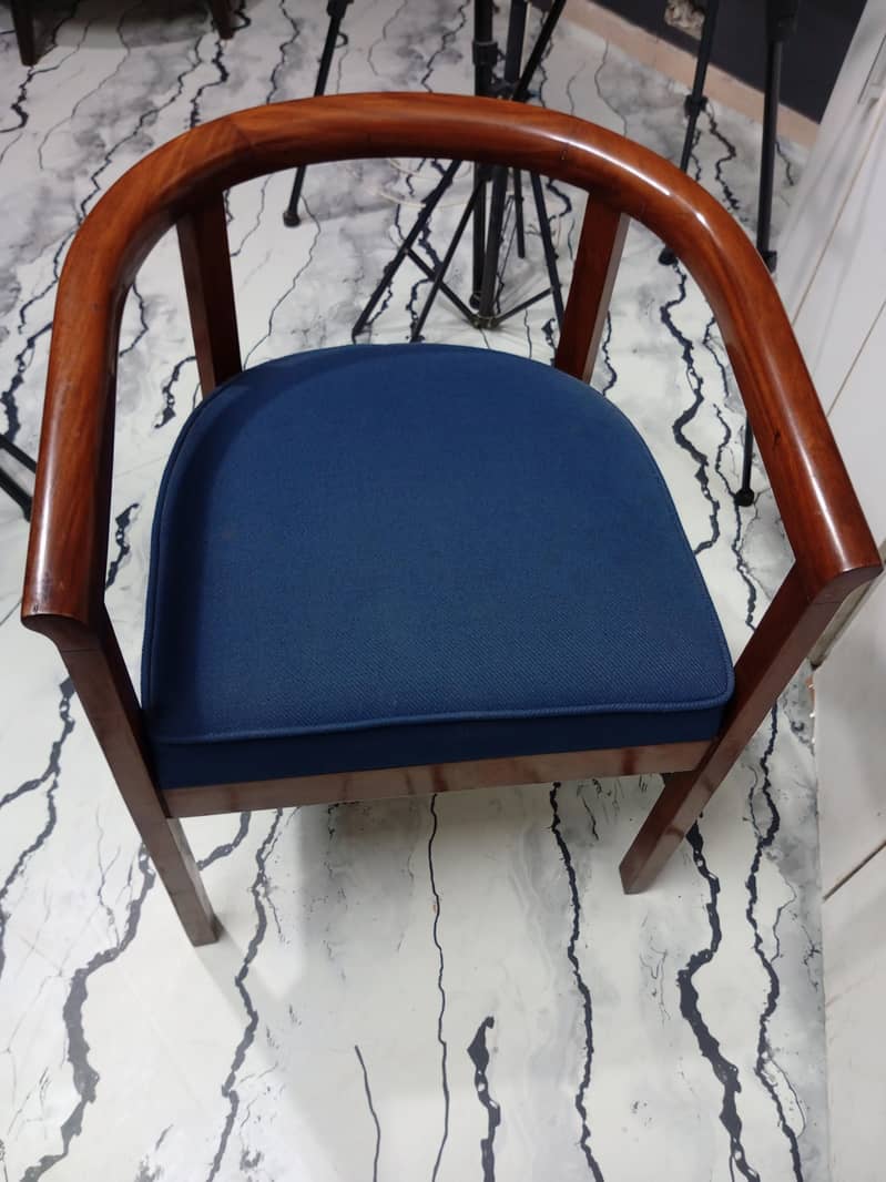 4 Chairs 1