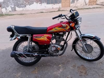 Honda CG125 21 model neat and clean serious buyer contact me