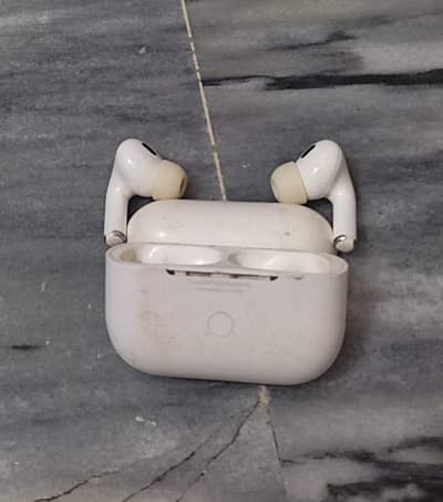(nb121) earbuds uper wala cap iss ka alag hai wo toot gia hai