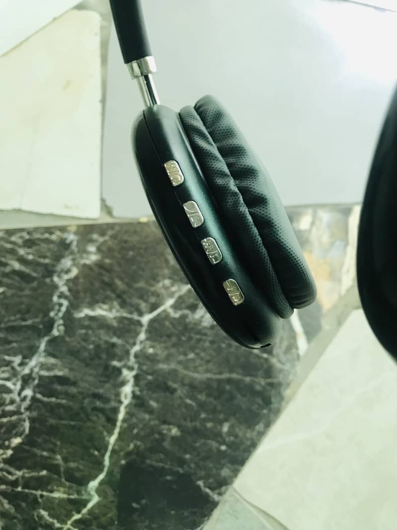 P9 head sets 0