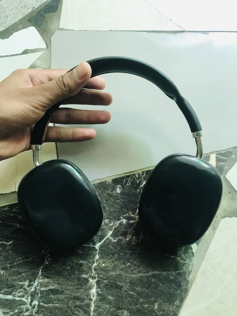 P9 head sets 1