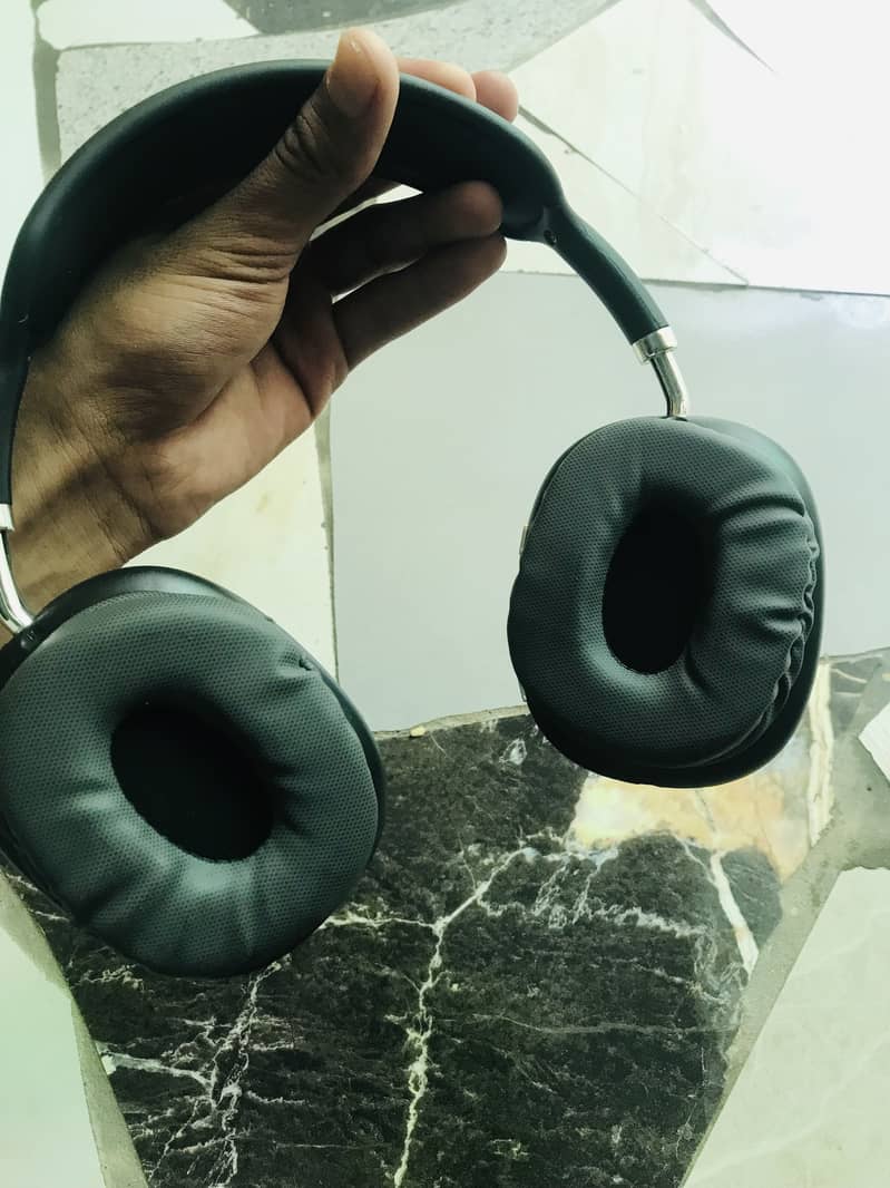 P9 head sets 3