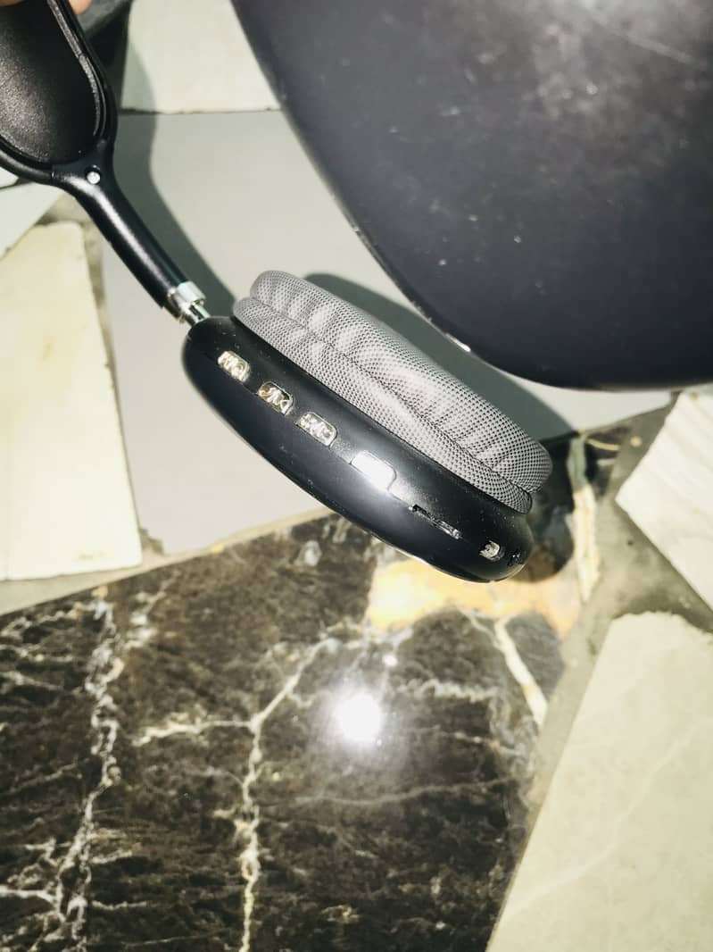 P9 head sets 4