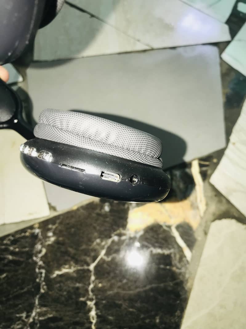 P9 head sets 6