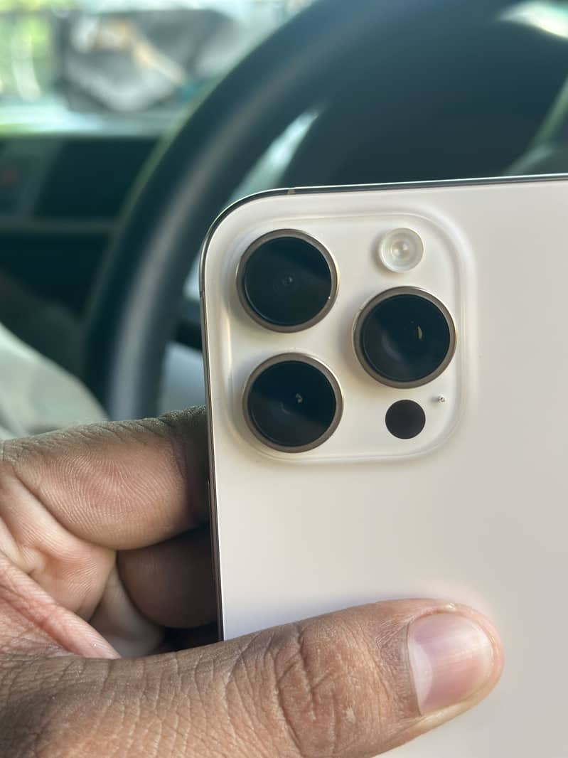 Apple iPhone 16 Pro Max 5