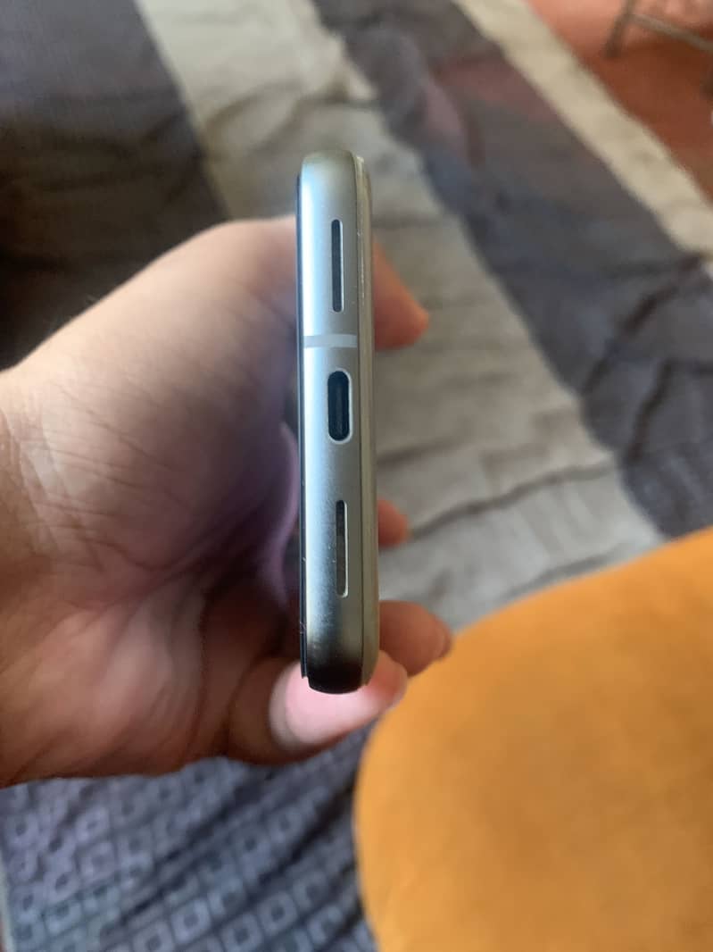 Google Pixel 8 4