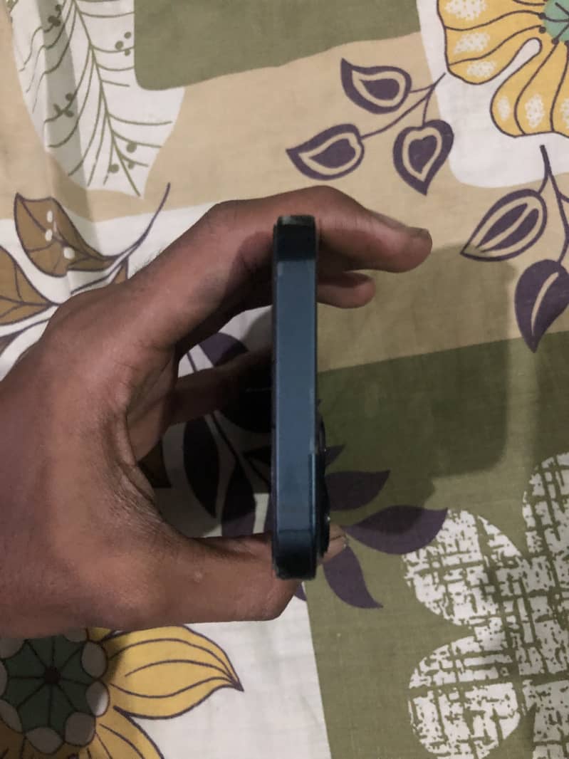 Apple iPhone 13 6