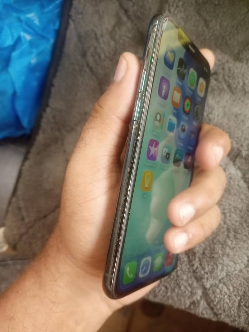 Apple iPhone 11 Pro 1