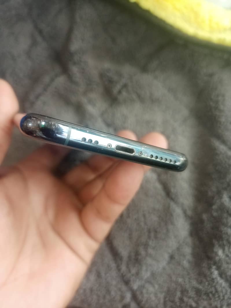Apple iPhone 11 Pro 2