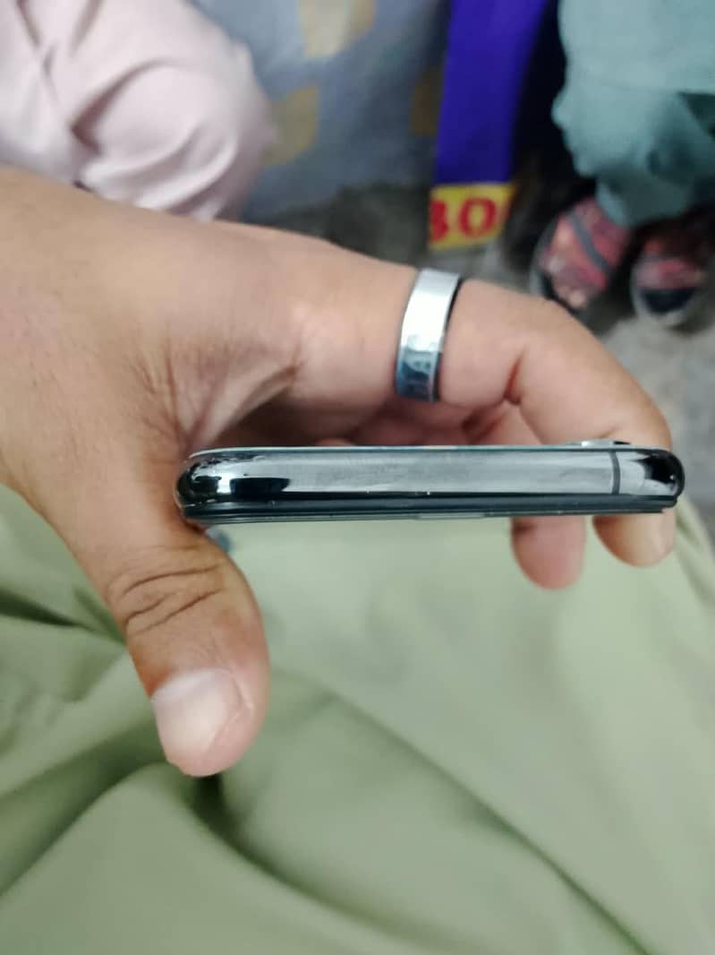 Apple iPhone XS 3