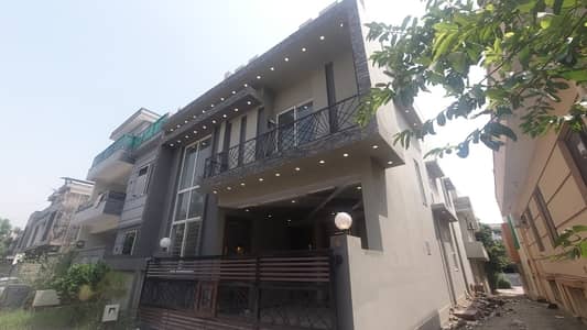 8 Marla ( 30*60 In G-15/1 ) Double Unit House Available.