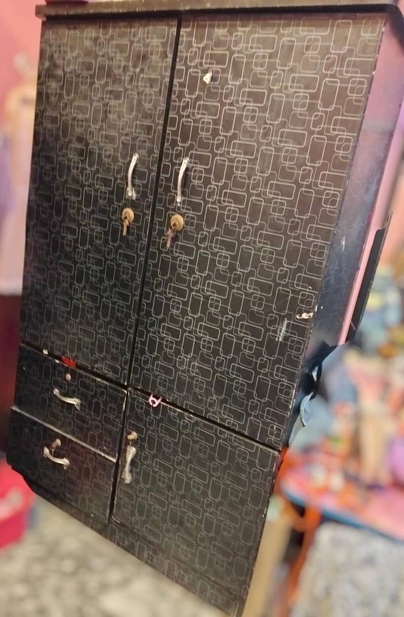 wardrobe 0