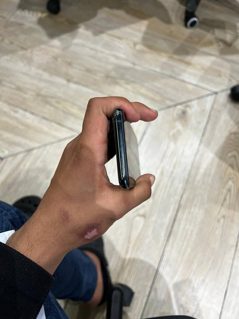 Apple iPhone 11 Pro 1
