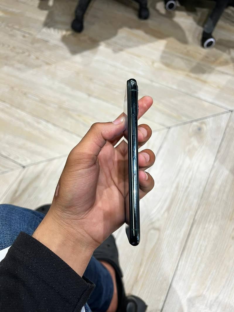 Apple iPhone 11 Pro 3