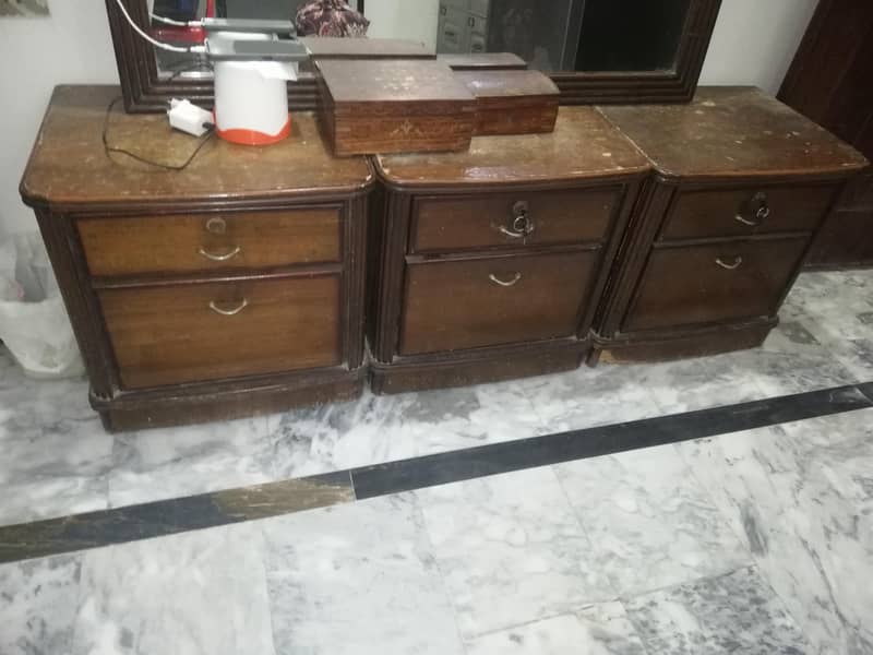 ڈبل بیڈ بمعہ کارنر اور ڈریسنگ شیشہ 2