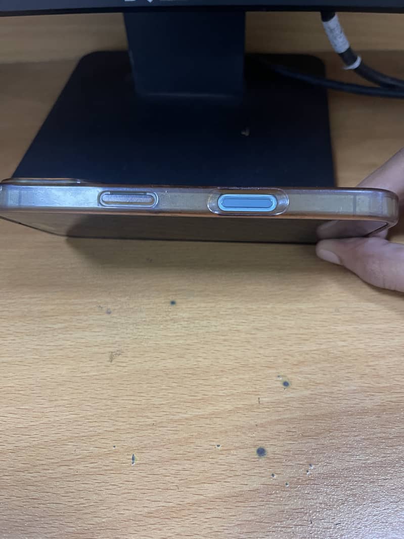 Apple iPhone 16 2