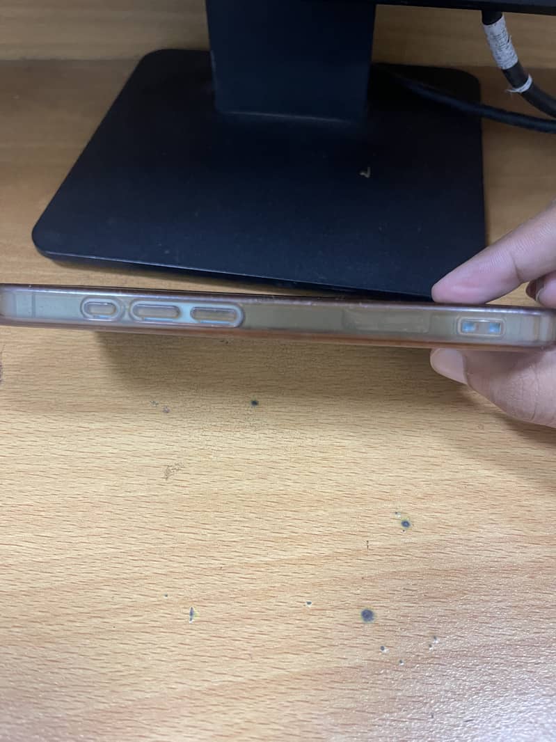 Apple iPhone 16 3