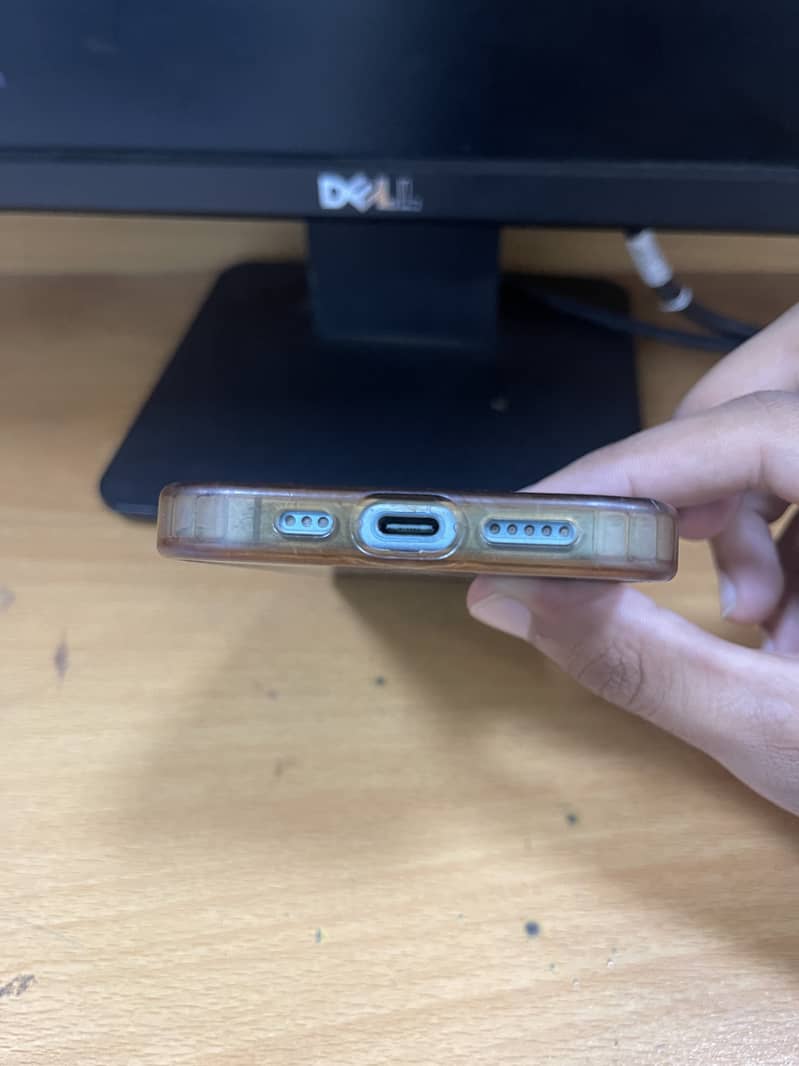 Apple iPhone 16 4