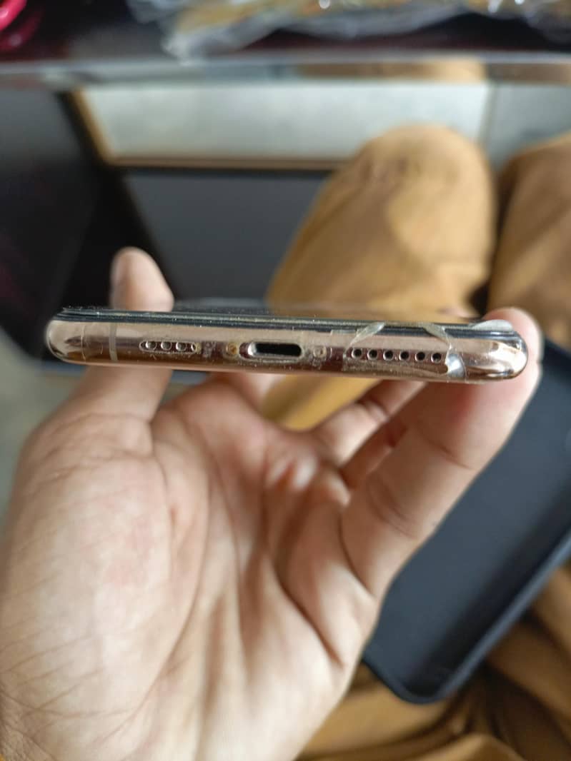 Apple iPhone XS Max 1
