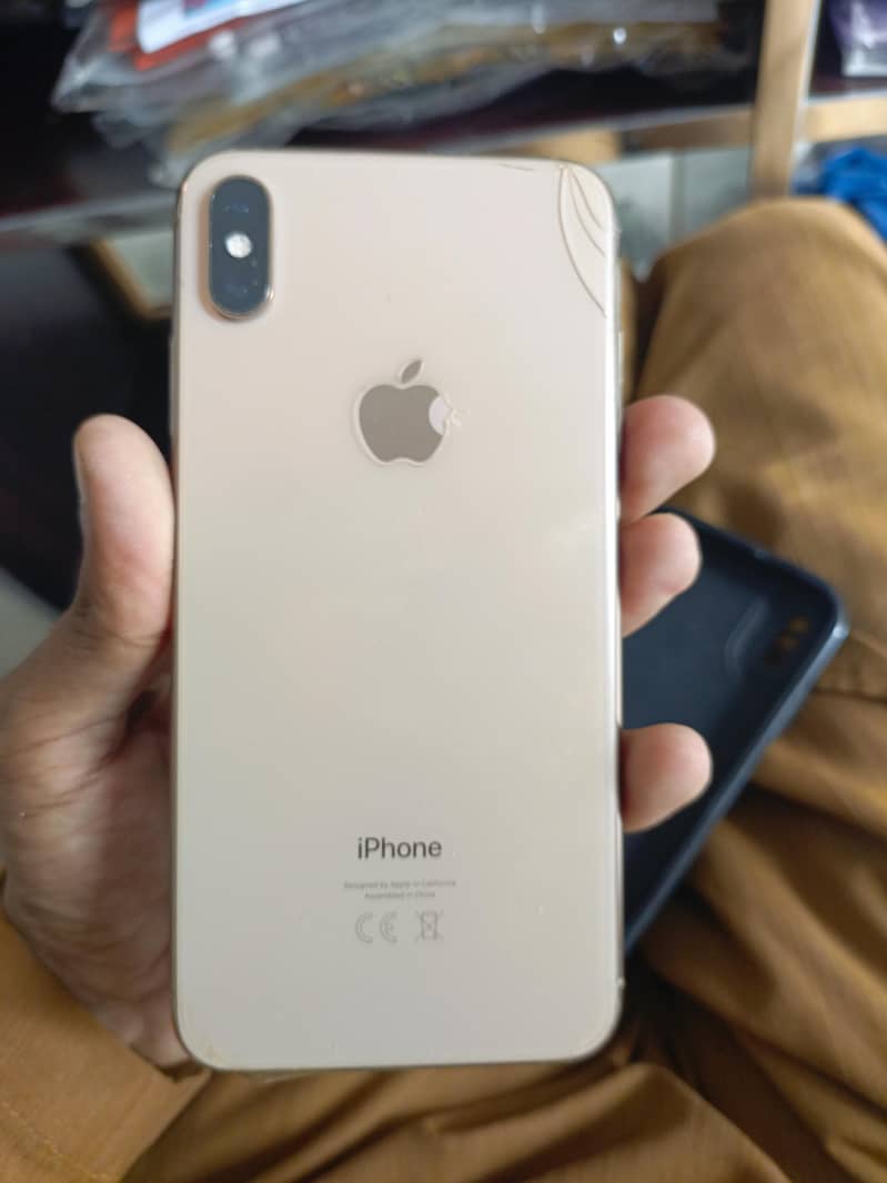 Apple iPhone XS Max 3