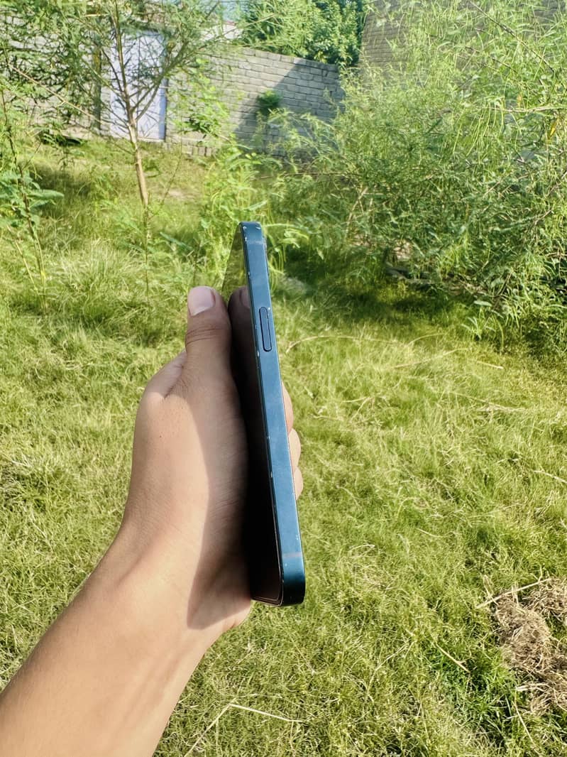Apple iPhone 13 2