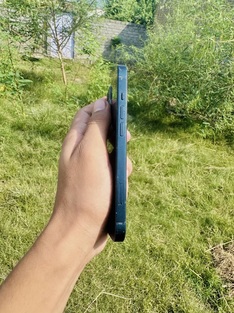 Apple iPhone 13 3