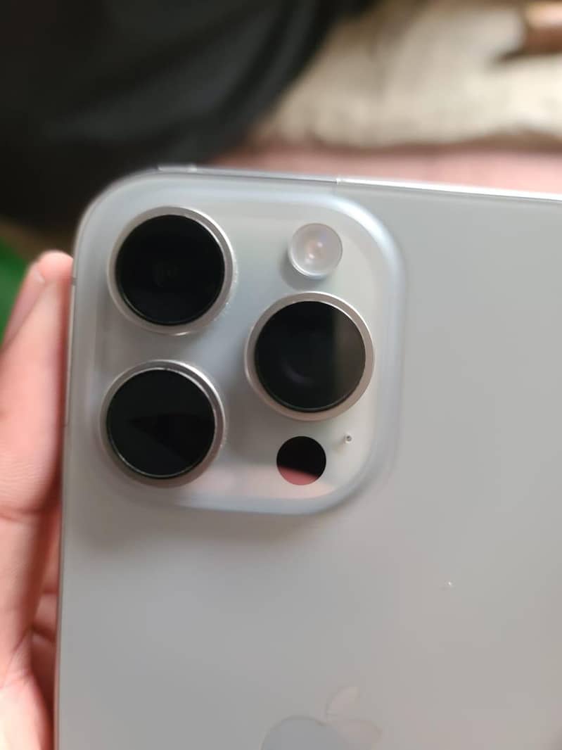 Apple iPhone 15 Pro Max 1