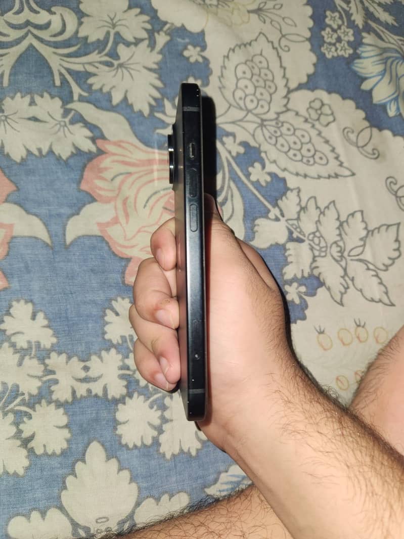 Apple iPhone 15 3