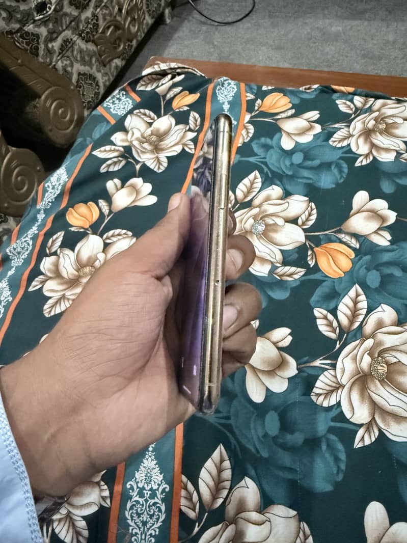 Apple iPhone 11 Pro 3