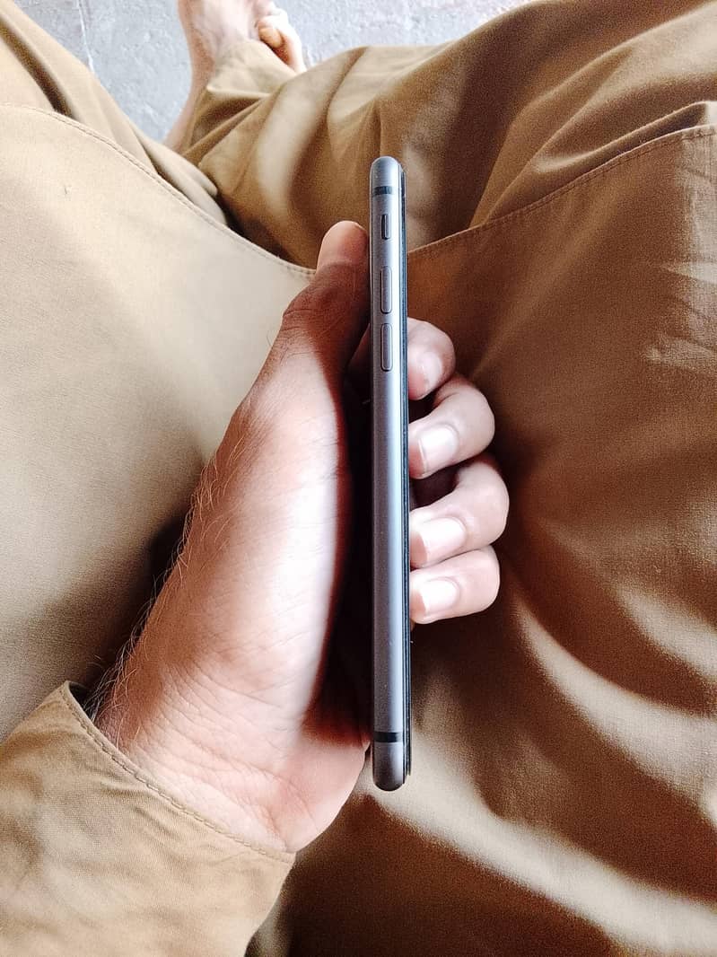 Apple iPhone 8 1