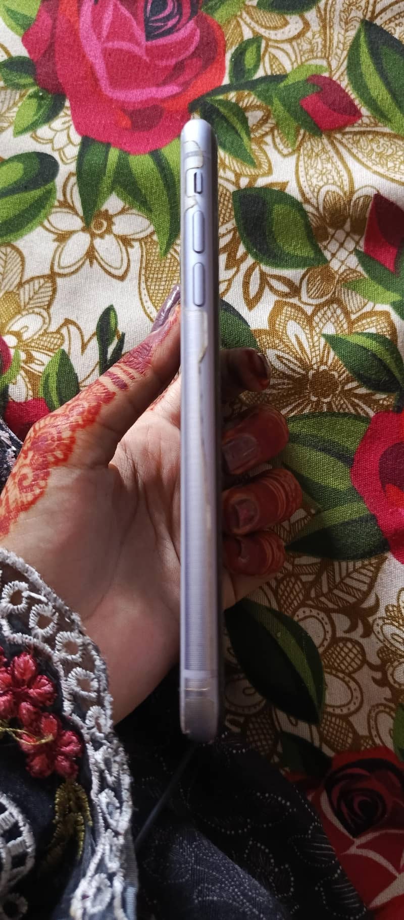 Apple iPhone 11 3