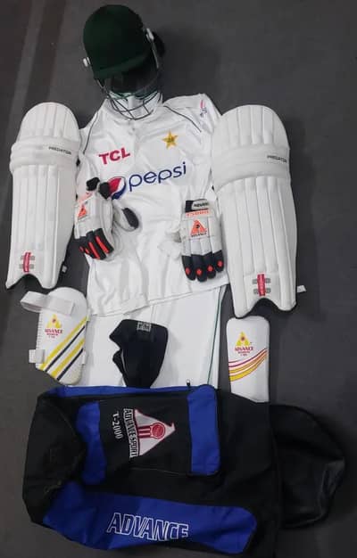 Cricket Kit in Excellent Used Condition