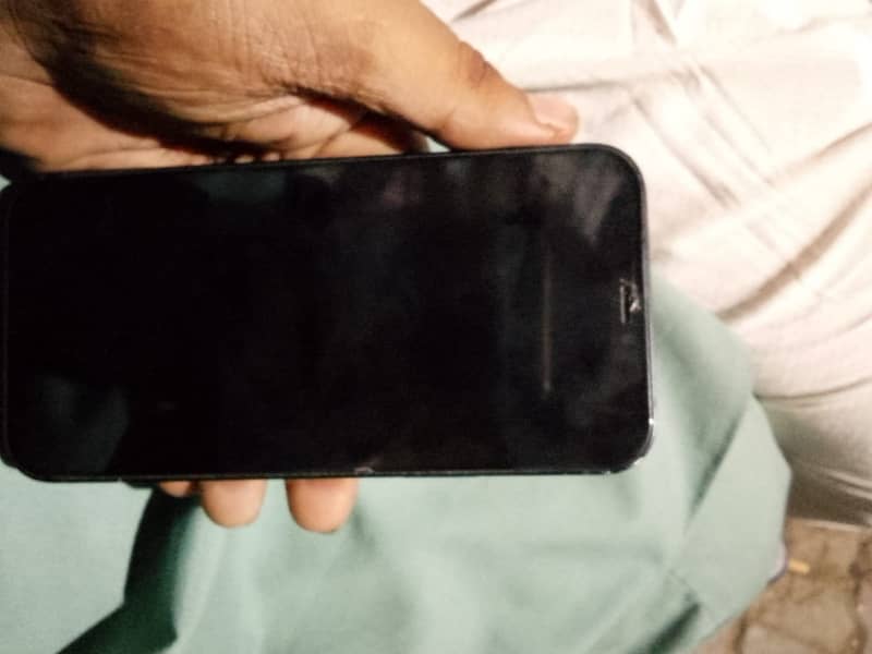 Apple iPhone 12 4