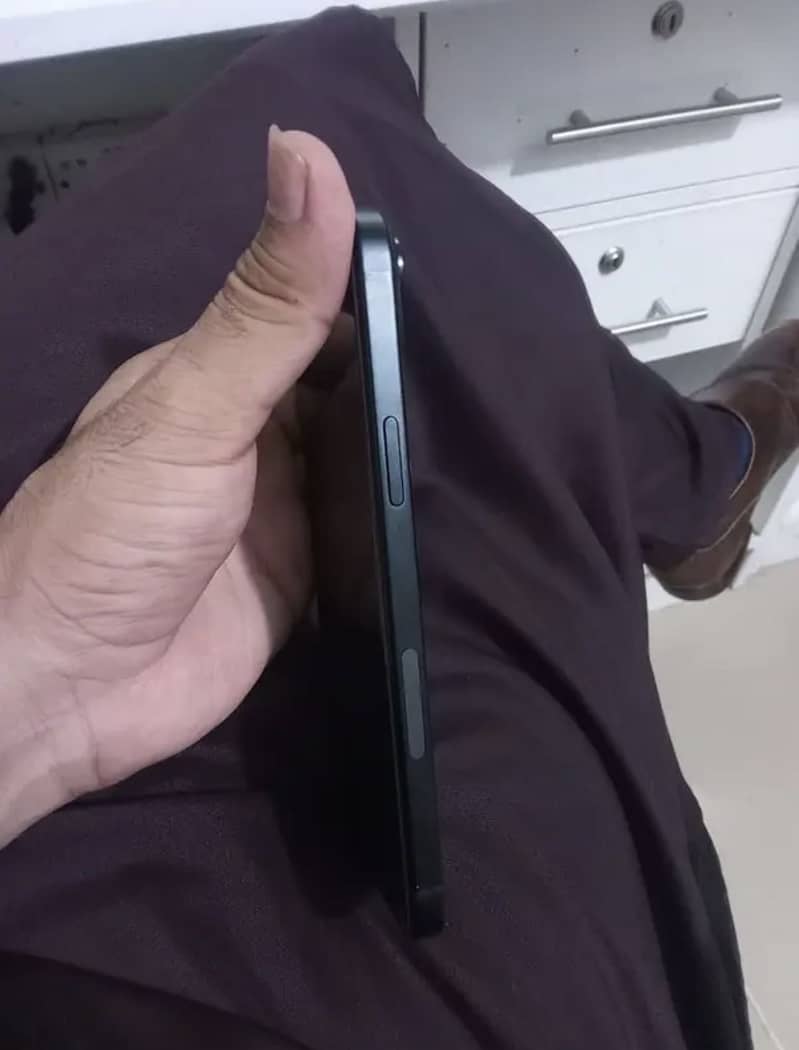 Apple iPhone 15 plus 6